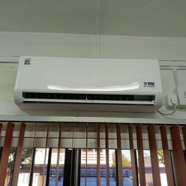 Ar-condicionado split instalado pela DM